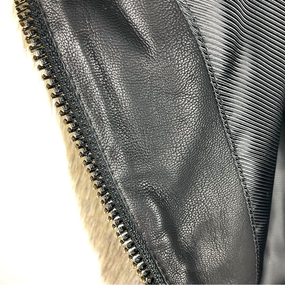 Banana Republic Faux Fur Vest with Asymmetrical Zipper Size S - Picture 6 of 8